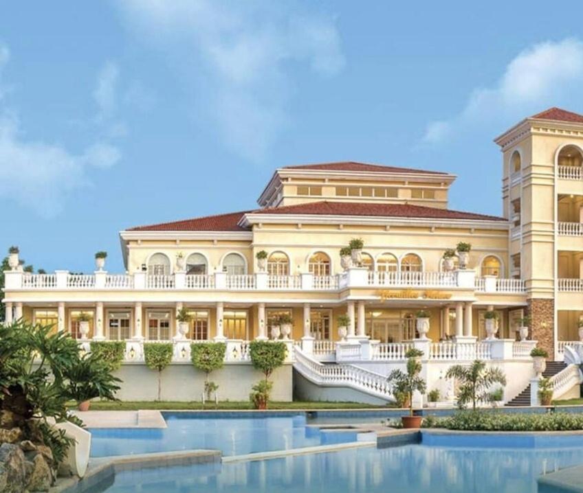 Luxury House Next To Ayala Alabang And Fernbrooks