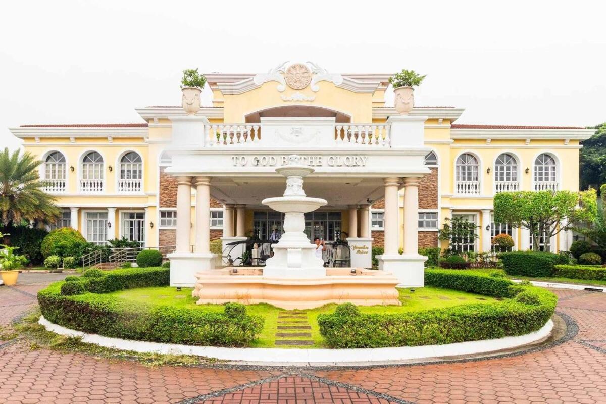 Bahay bakasyunan Luxury House Next To Ayala Alabang And Fernbrooks Manila